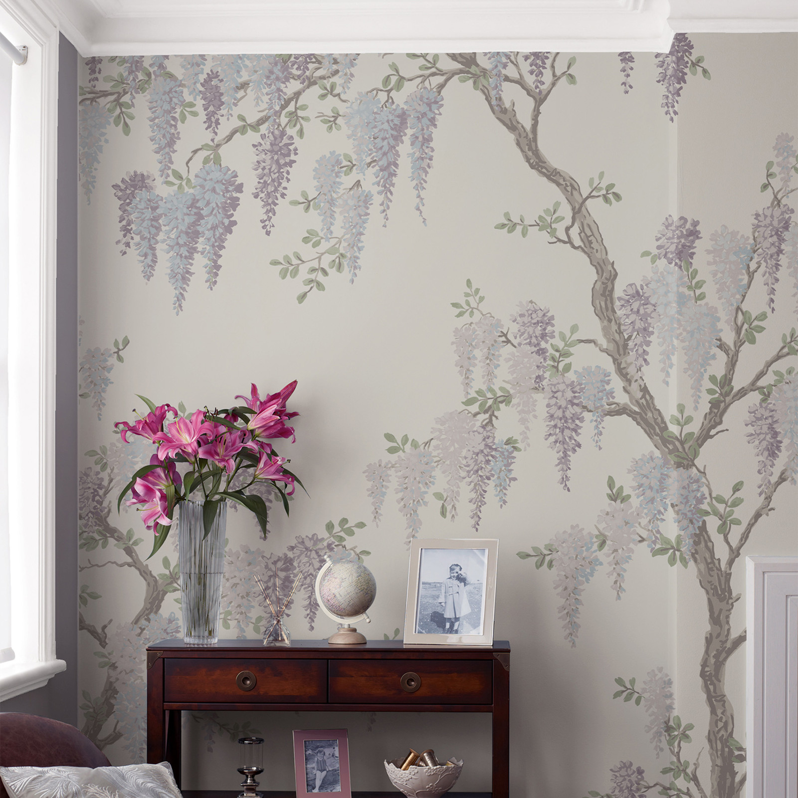 Wisteria Mural Pale Iris 113412 Kuvatapetit / Paneelit Laura Ashley