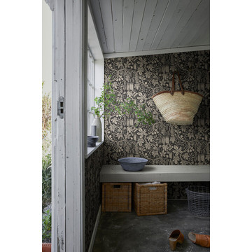 S10257_Fig-Garden_Charcoal_Sandberg-Wallpaper_interior2-480x720-5fd1d686-21e7-46b2-b711-4fc612e18824