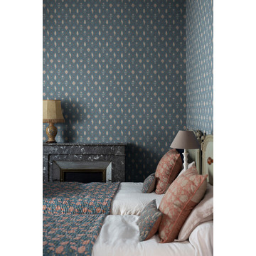 S10272_Turtledove-Barn_Indigo-Blue_Sandberg-Wallpaper_interior1-480x720-acaf5091-4f21-4bb4-b8fc-147a87655780