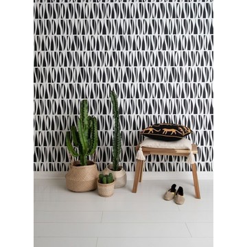 MISP1311-BOTTLES-Black-White amb