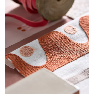 oakham emb.punainen close